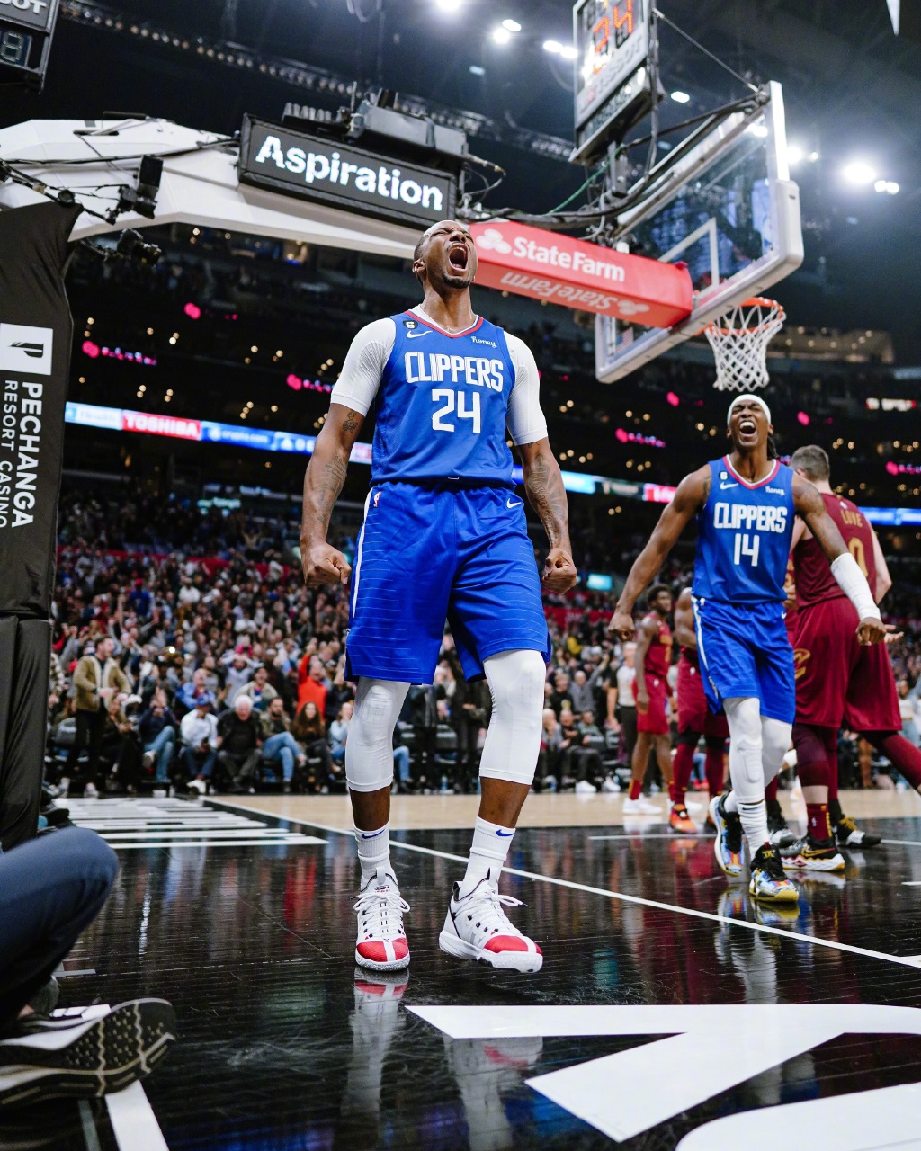 雷霆鏖战快船，德罗赞状态火热